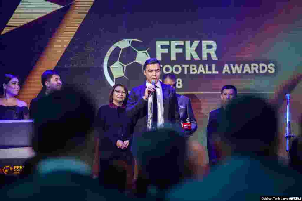 &ldquo;Жылдын олуттуу жетишкендиги&rdquo; наамы 2019-жылы Дубайда өтө турган Азия Кубогуна жолдомо уткан Кыргызстандын футбол боюнча улуттук курама командасына ыйгарылды. Сыйлыкты башкы команда капитаны Азамат Байматов алып, күйөрмандарга ыраазычылык билдирди.&nbsp;