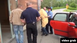 Нодира Аминоваро ба толори додгоҳ интиқол медиҳанд