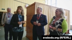 Наблюдатели ОБСЕ на одном из избирательных участков в Минске, 11 сентября 2016