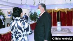 Эмомали Рахмон проголосовал на избирательном участке в Душанбе