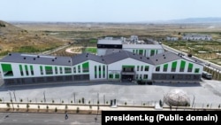 Школа "Айкол Манас" в Азербайджане.