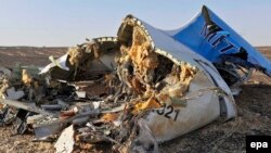 Обломки российского самолета в египетской пустыне 