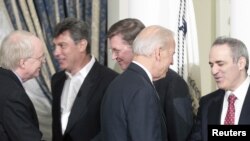 Джозеф Байден во время встречи с российскими оппозиционерами