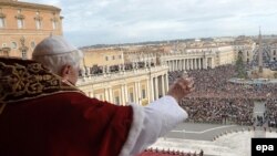 "Өзүңөрдүн тар дүйнөңөрдү таштап, турмушта эмне болуп жатканына кызыккыла!", 2009-жыл, 25-декабрь, Ватикан