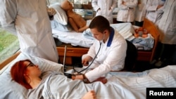 Студенты медицинского университета (иллюстративное фото)