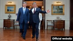 Президент Алмазбек Атамбаев менен Түркия президенти Абдулла Гүл. 3-июнь, 2014-жыл. Анкара. 