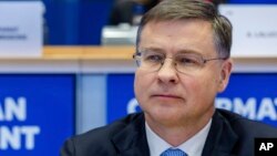 Про це Валдіс Домбровскіс сказав журналістам на зустрічі міністрів фінансів та економіки країн Єврогрупи у Копенгагені