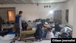 Волжский шаҳар маъмурияти ташаббуси билан вокзалда бошпанасиз қолган ўзбекистонлик муҳожирлар қурилиши ҳали битмаган масжидга жойлаштирилди.