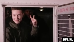 Десятки активистов пришли в суд по делу "Сети" в Петербурге