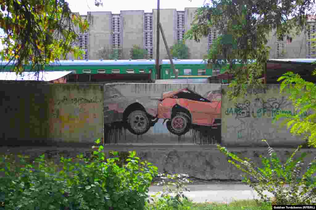 Байыркы заманда адамдар ташка сүрөт тартып, жашоо турмушун чагылдырышкан. Азыр бул бул өнөрдү граффитчилер улантып келет.&nbsp;