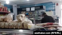 Illýustrasiýa suraty. Türkmenistanda bir dükan.