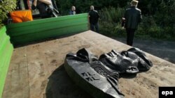 Демонтаж пам’ятника радянському генералові Івану Черняховському у Пенєнжно на півночі Польщі, вересень 2015 року