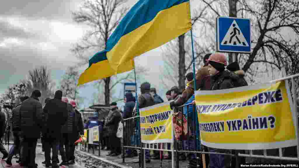 На плакатах мітингувальники закликали зберегти вугільну галузь Галичини.