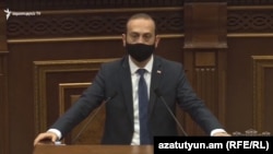 Председатель Национального собрания Армении Арарат Мирзоян выступает на заседании парламента (архив)