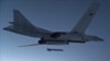 Надзвуковий стратегічний бомбардувальник-ракетоносець Ту-160 під час пуску ракети після вильоту з авіабази Енгельс ВКС РФ в рамках тренування з управління стратегічними наступальними силами. Росія, Саратовська область, 9 грудня 2020 року