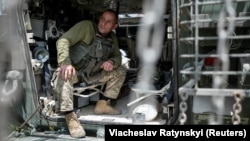 Ілюстраційне фото. Український військовий 81-ї окремої аеромобільної Слобожанської бригади на позиції в Донецькій області, червень 2025 року