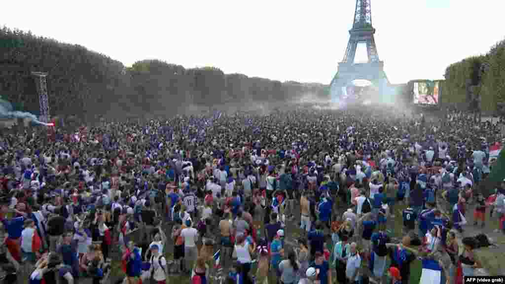Париж после победы французской сборной.