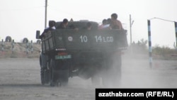 Ulaga münenler ýarym sagada golaý wagt synag edilýär we şol ýarym sagadyň içinde awtoulagyň nowasy boşaýar.