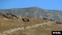 Тошкентдан келган "беспредел" амалдорнинг тирик одамга жаноза ўқитиши¸ аслида мамлакат бошқарув тизимида кенг қулоч отган каттароқ "беспредел" нинг кичик бир кўриниши сифатида талқин этилмоқда.