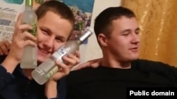 Напавший на подростков Михаил Парамонов (справа)