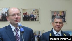 Свердлау өлкәсе губернаторы А.Мишарин (с) белән Татарстан президенты Р.Миңнеханов