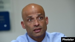 Գլխավոր քարտուղարի քաղաքական հարցերով փոխտեղակալ Ջեյմս Ափաթուրայ, արխիվ