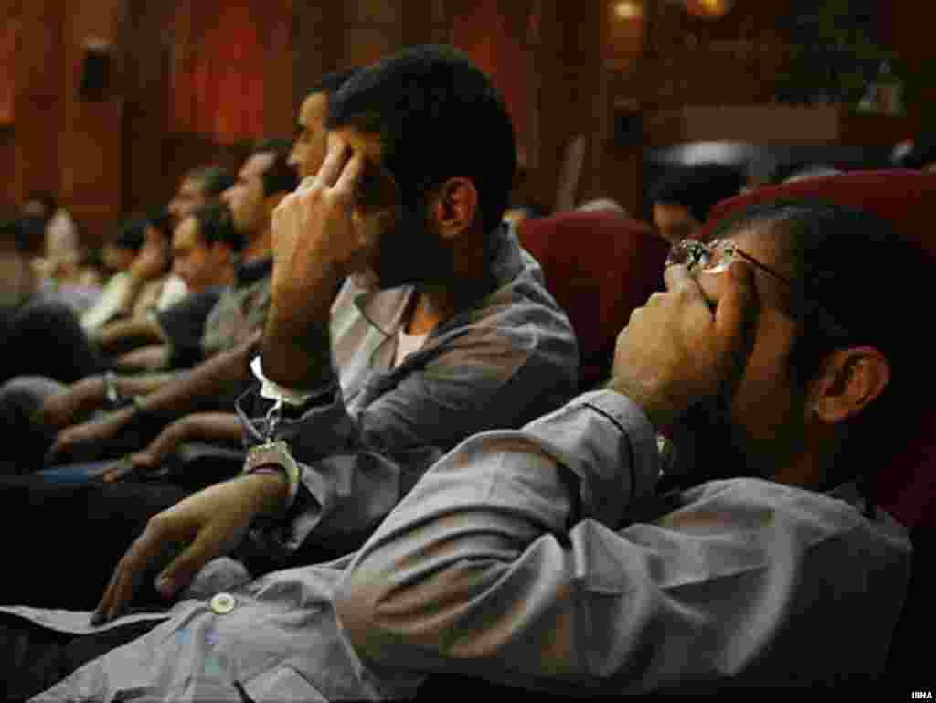 8-августта Иран оппозициясынын тарапкерлери шайлоодон кийинки массалык башаламандыктарга катышты деген кине менен соттолушту.