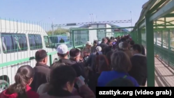 На пункте пропуска "Ак-Жол" в Чуйской области. 12 октября 2017 года.