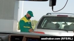 Ýangyç guýujy beket. Türkmenistan. Illýustrasiýa suraty.