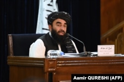 “Талибандын” расмий өкүлү Забиулла Мужахид Кабулдагы басма сөз жыйынында, 7-сентябрь, 2021-жыл.