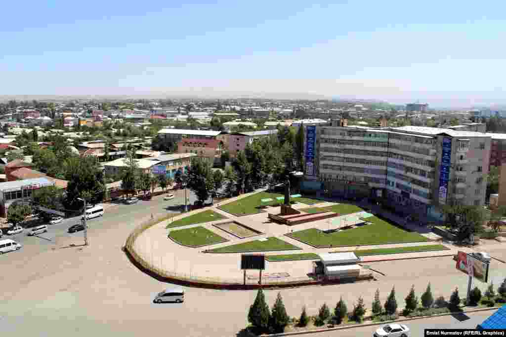 Шаардын Ош кичирайону. &quot;Каныкей&quot; монумент-сквери.