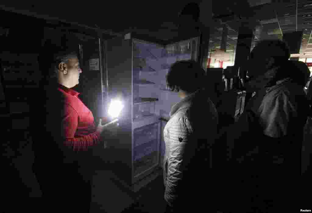 Сатуучулар товарларын кардарларга ушундай жол менен көрсөтүүдө.