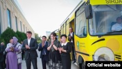 Ташкент шаарындагы автобекет.  Казакстанга автобус каттамынын ачылышы 