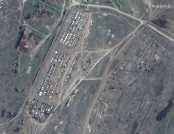 Намети та інше обладнання збирають на Ангарському полігоні в окупованому Криму під час недавнього розгортання російського війська в цьому районі