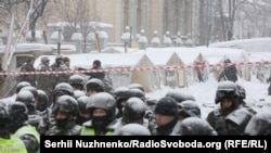 Силовики біля наметового містечка під Верховною Радою, Київ, 3 березня 2018 року