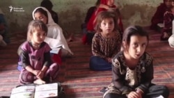 Пакистан: Кыздарды окуткан жалгыз мугалим 