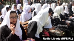 آرشیف، شماری از دانش‌آموزان در یک مکتب دخترانه