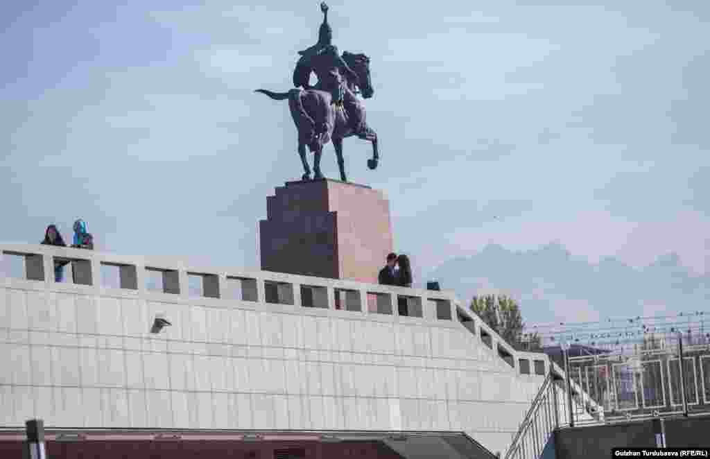 Ыйык Валентин же ашыктардын күнү католиктердин майрамы болуп саналат. Бирок кийинки кездери кеңири жайылып, Махабат майрамы катары белгиленип келүүдө.