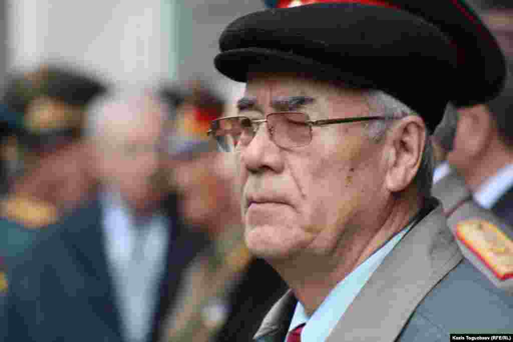 Генерал-майор в отставке Закаш Камалиденов, бывший председатель КГБ Казахской ССР. Алматы, 5 апреля 2012 года.