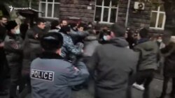 Փաշինյանը հրաժարական չտվեց, նրա հրաժարականը պահանջողները շարունակում են պայքարը