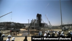 آرشیف، خسارات وارد شده بر تأسیسات نفتی آرامکو در عربستان سعودی در نتیجه اصابت راکت. 