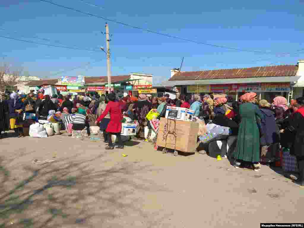 2017-жылдын сентябрь айында кыргыз-өзбек &ldquo;Достук&rdquo; чек ара бекетинде эки тарапка өтүүнүн жол-жобосу жеңилдеген. Эки тарапка каттагандардын саны көбөйгөн.