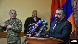 Нагорный Карабах – Пресс-секретарь президента Нагорного Карабаха Давид Бабаян во время пресс-конференции в Степанакерте, 4 апреля 2016 г․