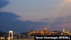 Кечки Будапешттен бир көрүнүш.