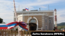 Согласно заявлению посольства России в Южной Осетии, по данным на 14:00 в Цхинвале проголосовало 1252 человека