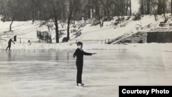 В детстве Евгений Жовтис увлекался фигурным катанием