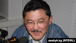Аскар Бешимов "Азаттыктын" студиясында.