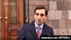 Երևանի ընդդիմադիր «Լույս» խմբակցության անդամ Դավիթ Խաժակjան