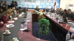 Министр образования Таджикистана отвечает на вопрос русскоязычного журналиста