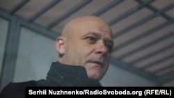 Геннадій Труханов є одним із восьми підозрюваних у справі про заволодіння коштами внаслідок придбання за завідомо завищеною ціною приміщень заводу «Краян» 